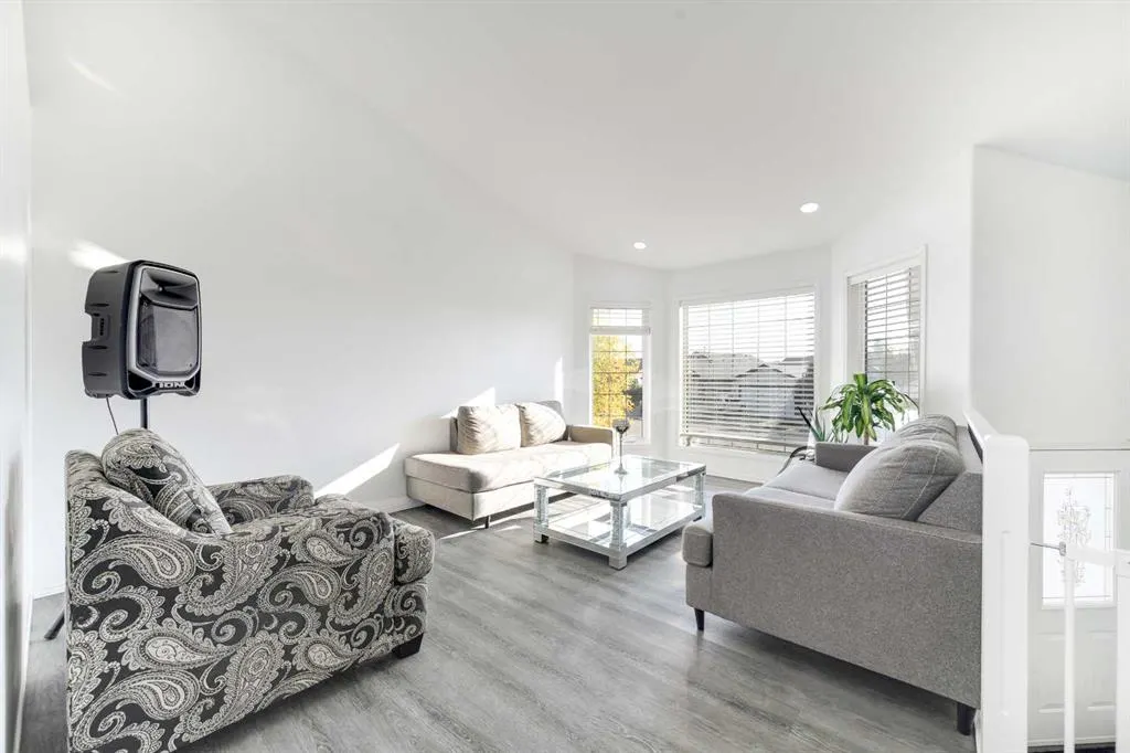 44 Parkside Crescent