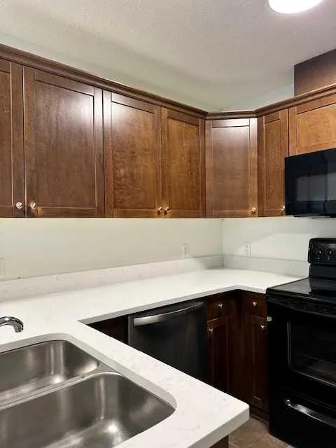 8535 Clearwater Drive, #611