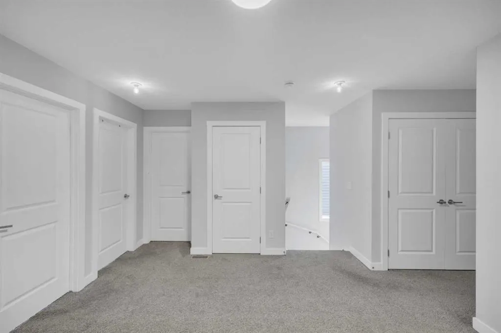 562 Corner Meadows Way NE