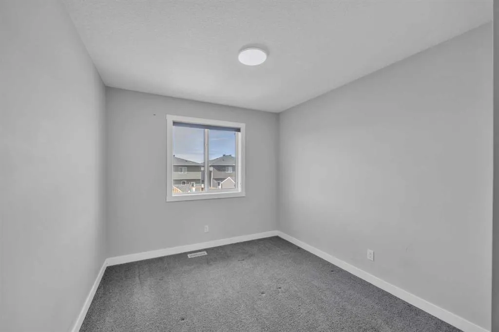562 Corner Meadows Way NE