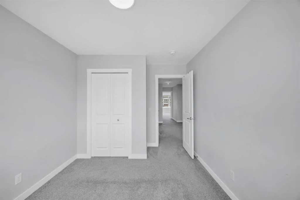 562 Corner Meadows Way NE