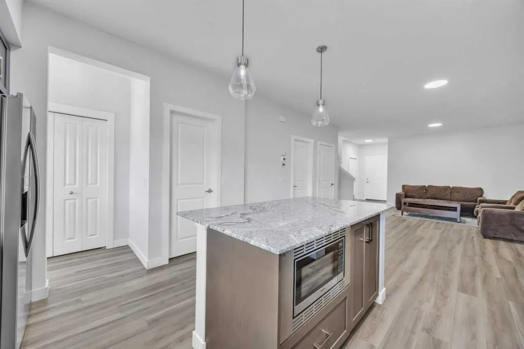 562 Corner Meadows Way NE