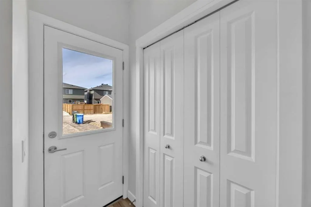 562 Corner Meadows Way NE