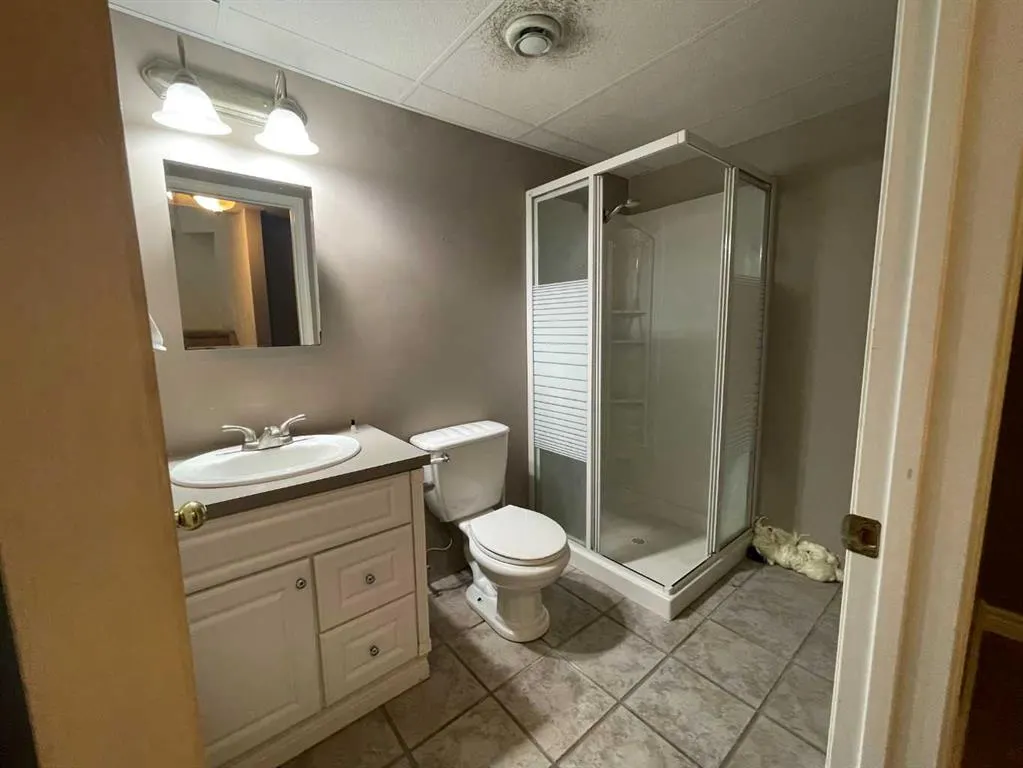 353 9 Street W