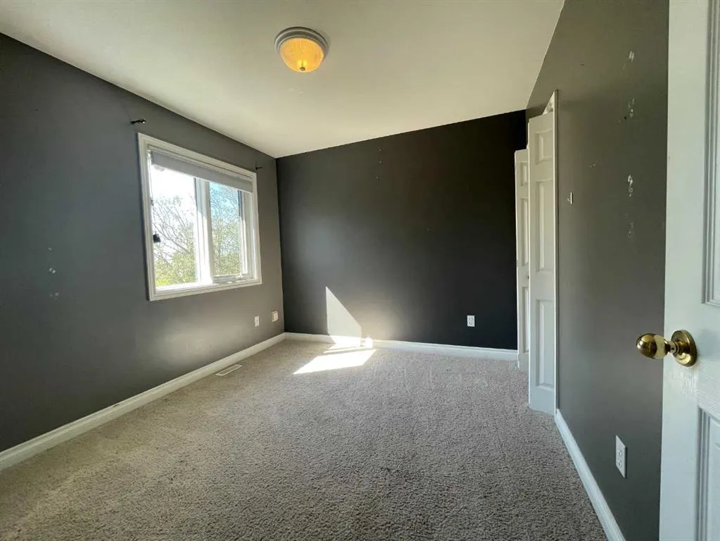 353 9 Street W