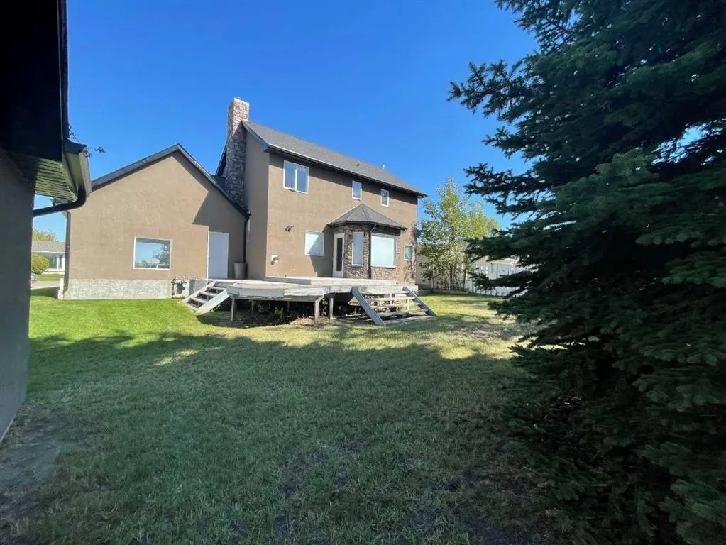 353 9 Street W