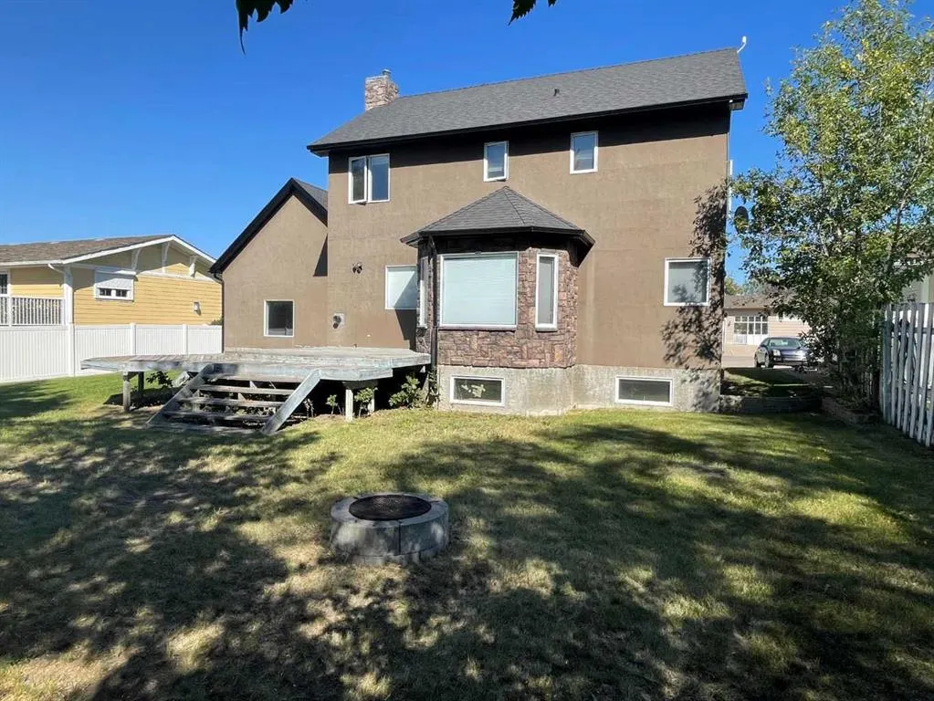 353 9 Street W