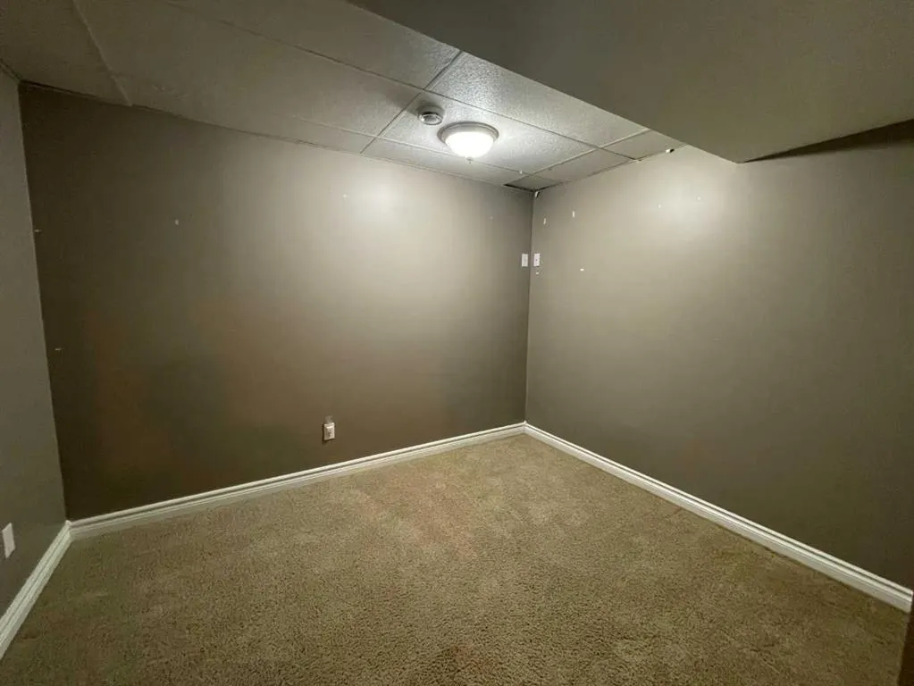 353 9 Street W