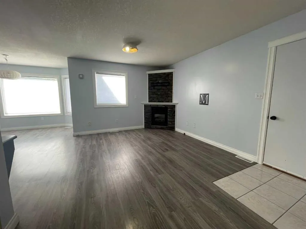 353 9 Street W