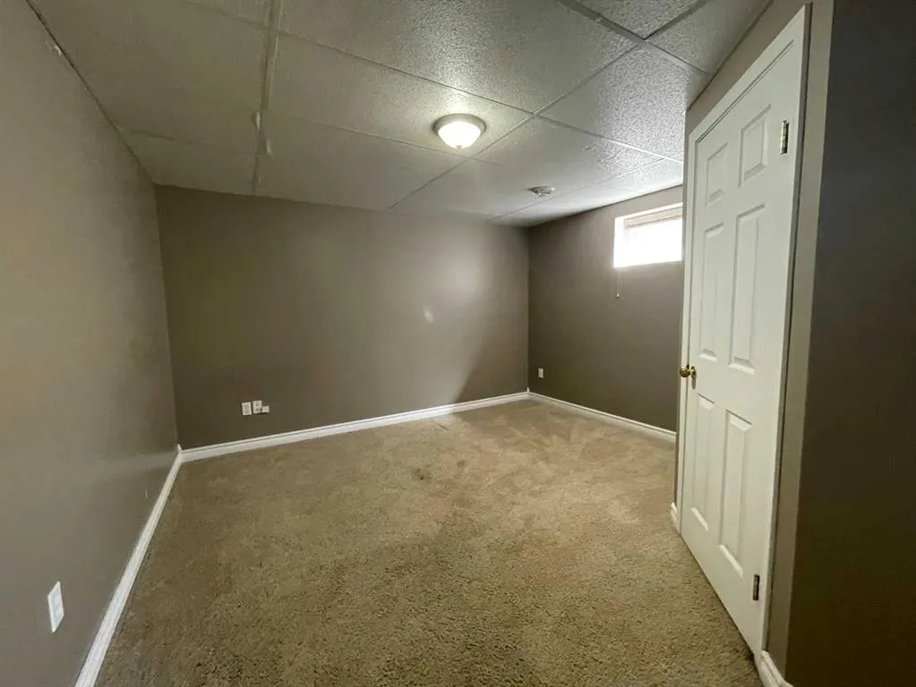 353 9 Street W