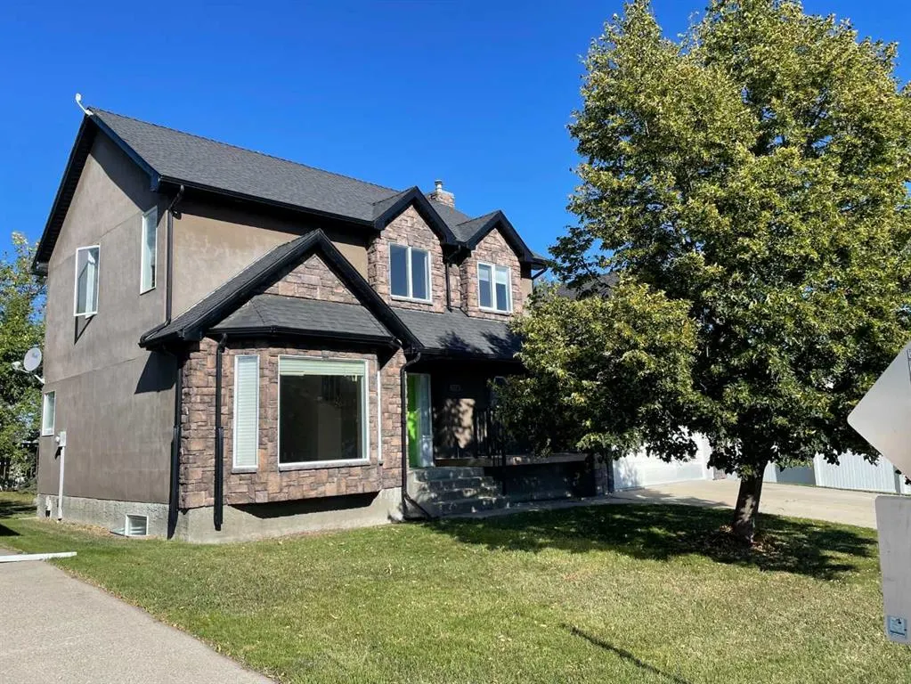 353 9 Street W