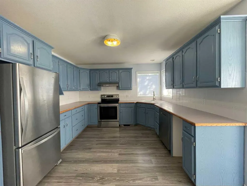 353 9 Street W
