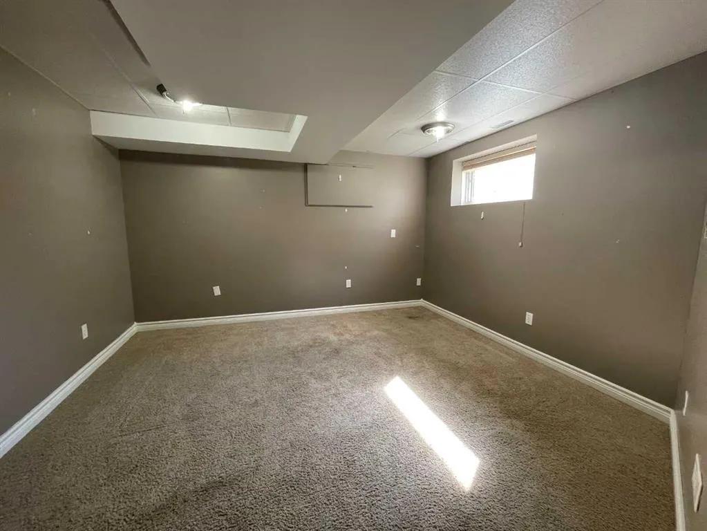 353 9 Street W