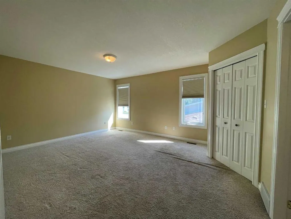 353 9 Street W