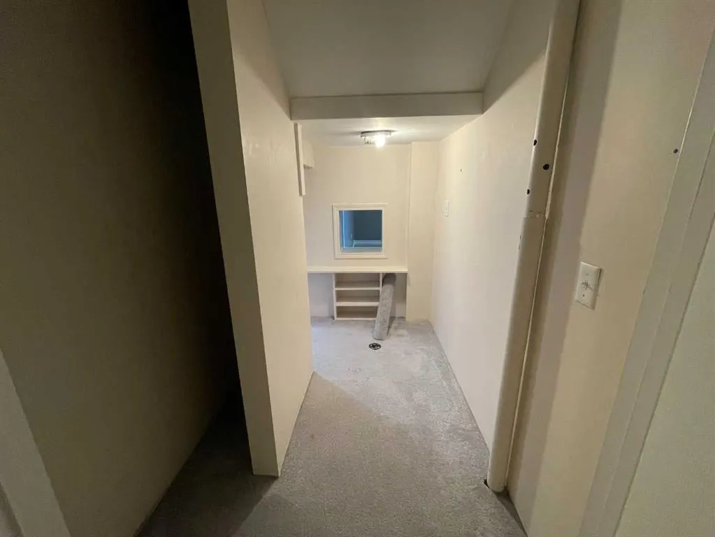 353 9 Street W