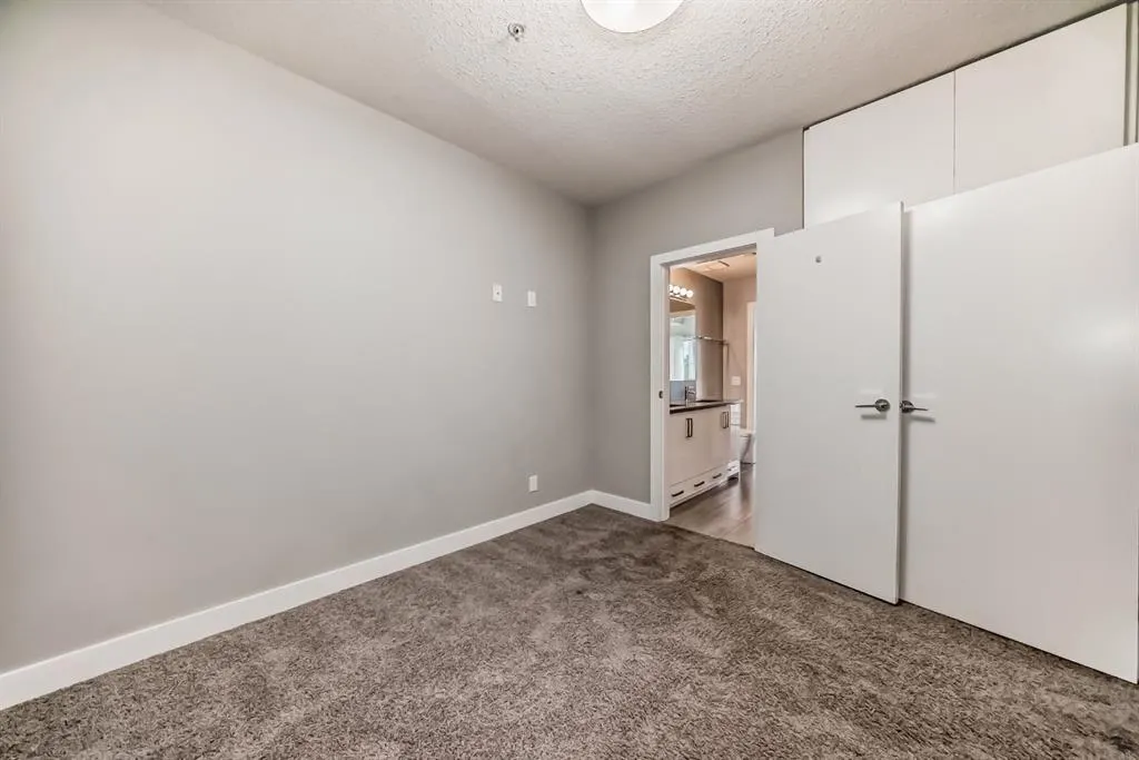 1521 26 Avenue SW, #206