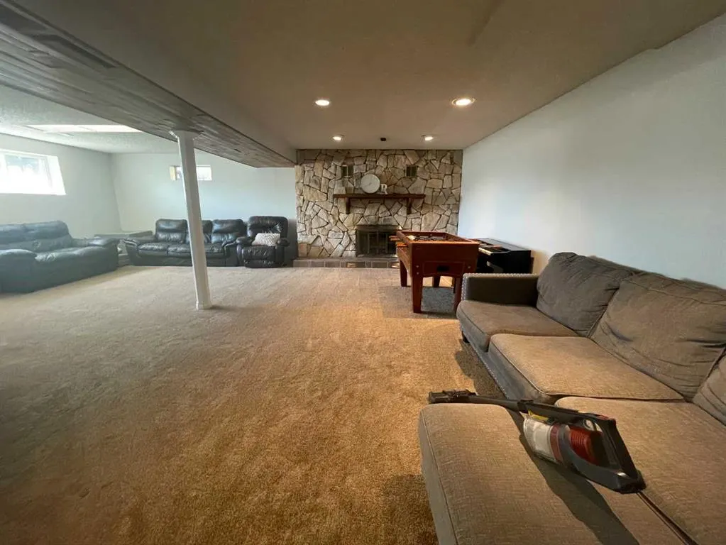 234 9 Street W