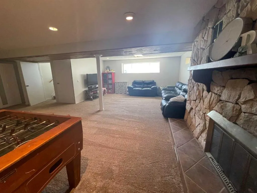 234 9 Street W