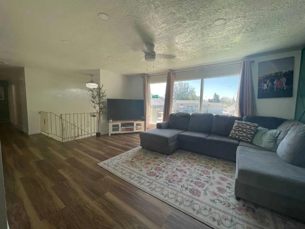 234 9 Street W