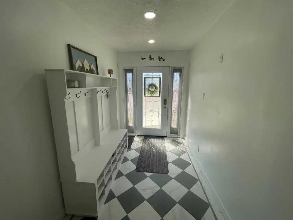 234 9 Street W