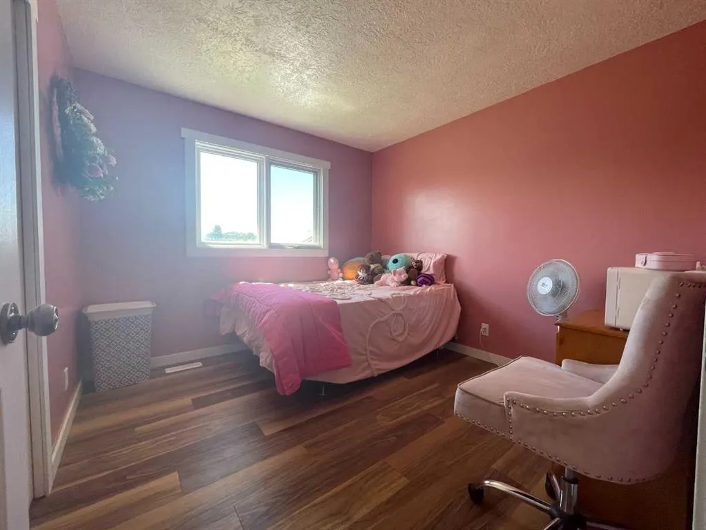 234 9 Street W