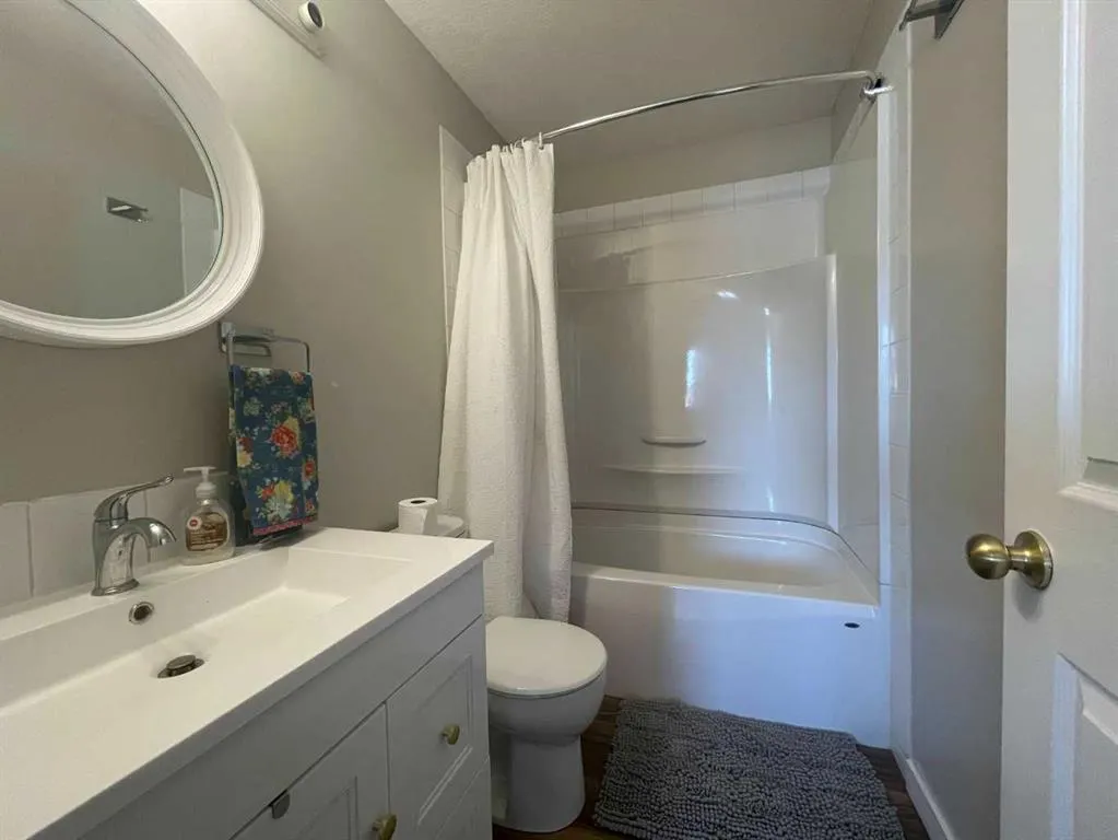 234 9 Street W