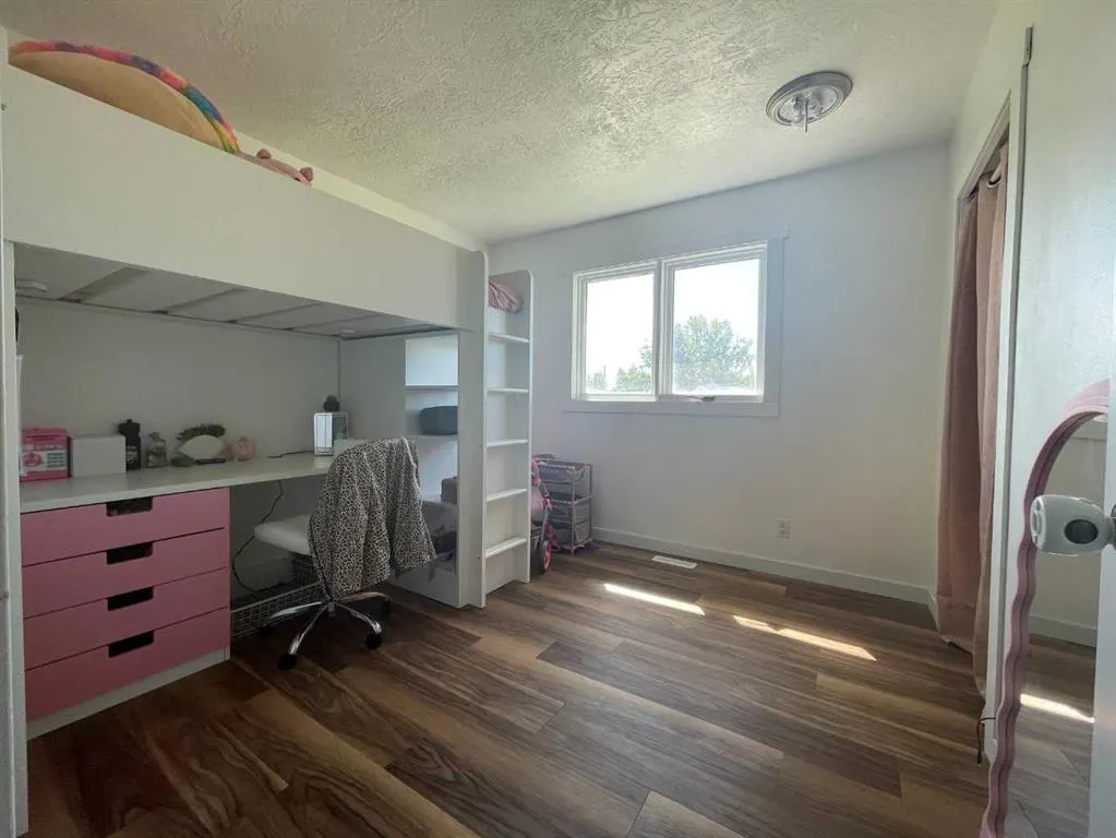 234 9 Street W