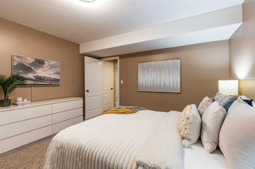 310 Jesmond Drive SW