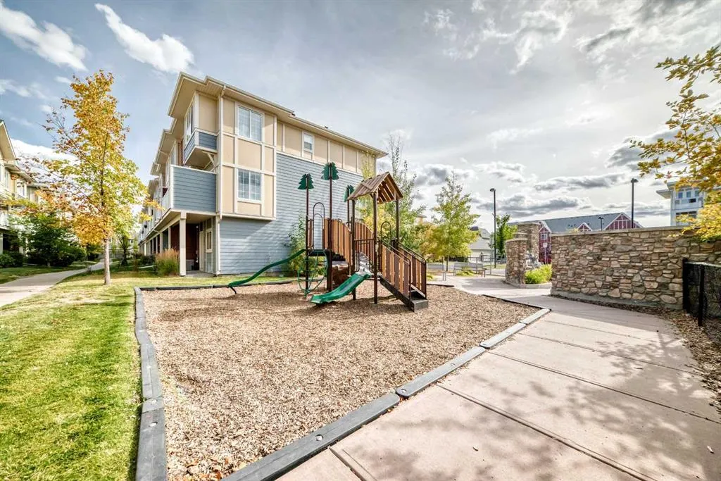 128 Marquis Lane SE