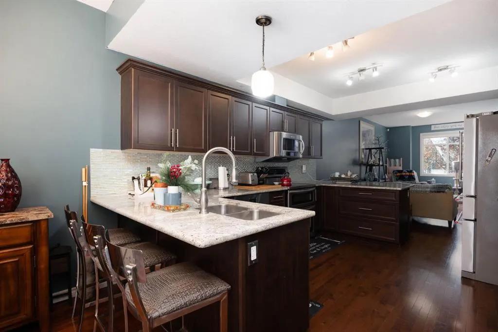 136 Fontaine Crescent, #12