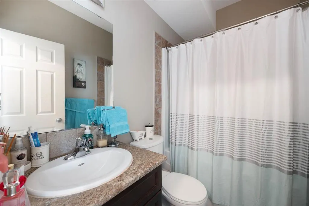 136 Fontaine Crescent, #12