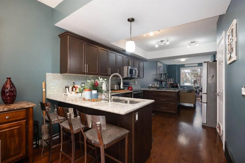 136 Fontaine Crescent, #12