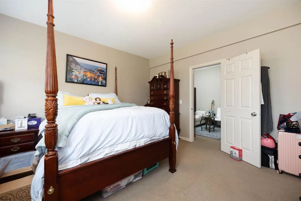 136 Fontaine Crescent, #12