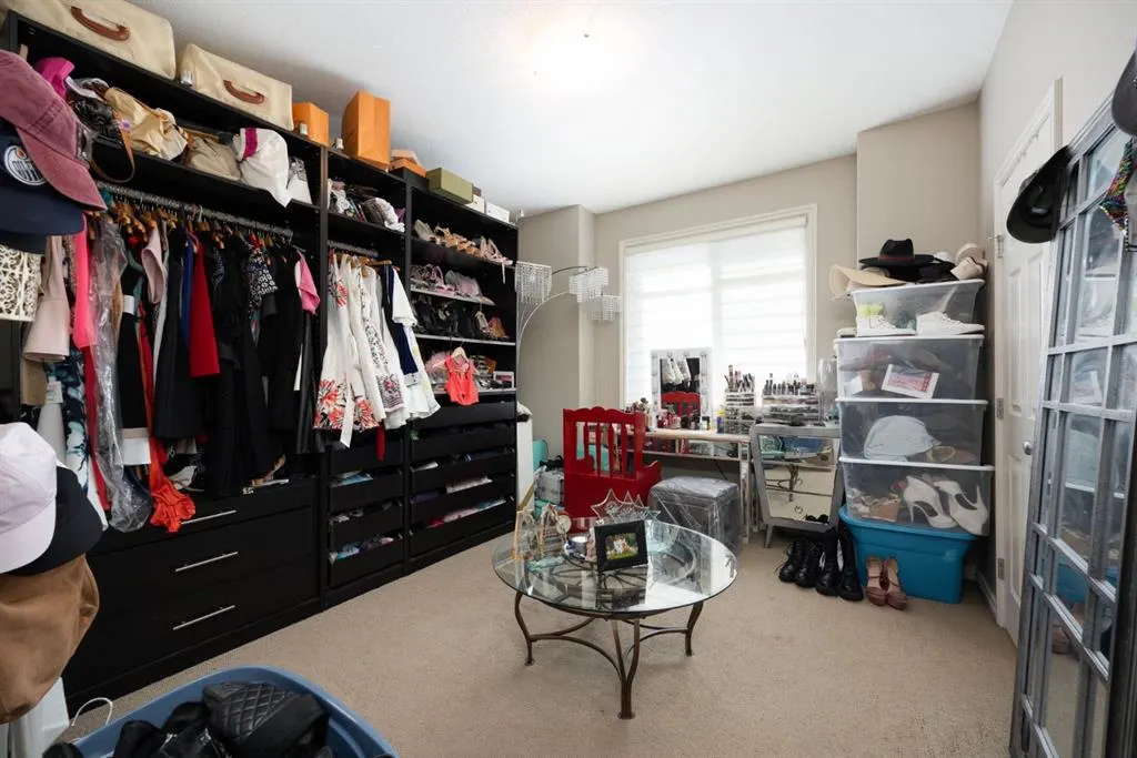 136 Fontaine Crescent, #12