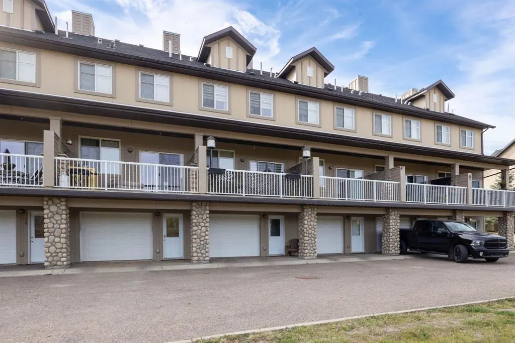 136 Fontaine Crescent, #12