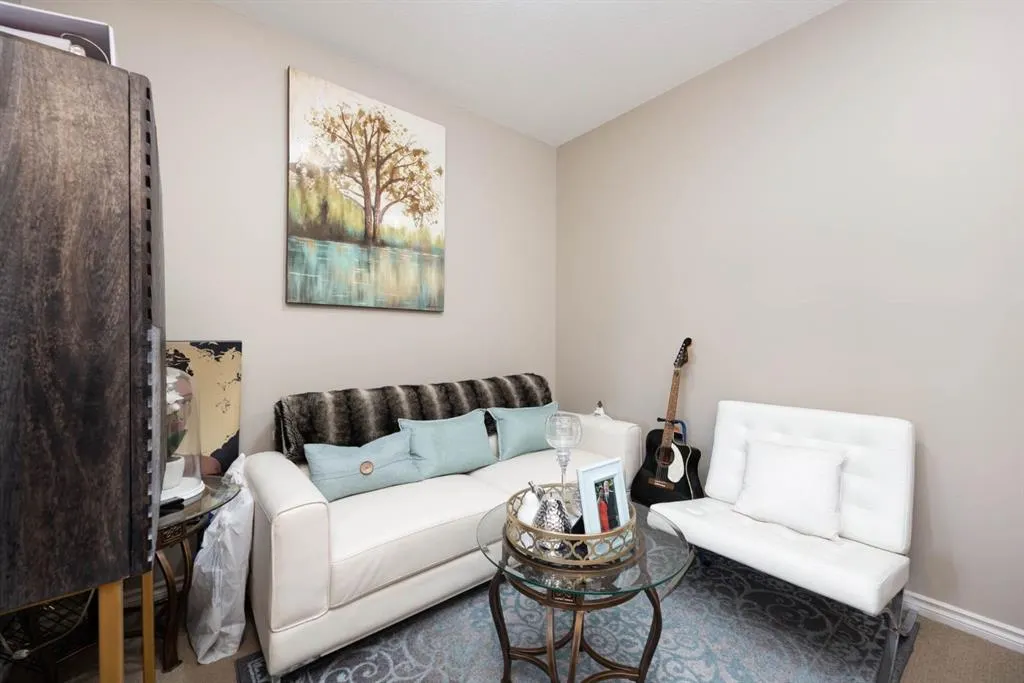 136 Fontaine Crescent, #12