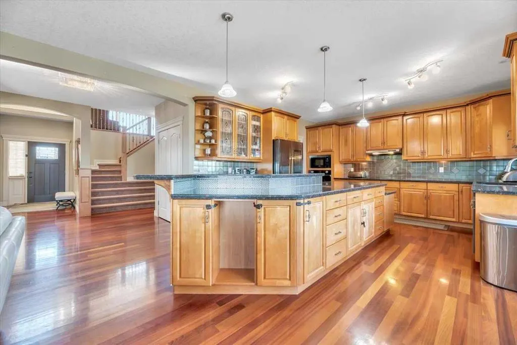 89 Springborough Boulevard SW