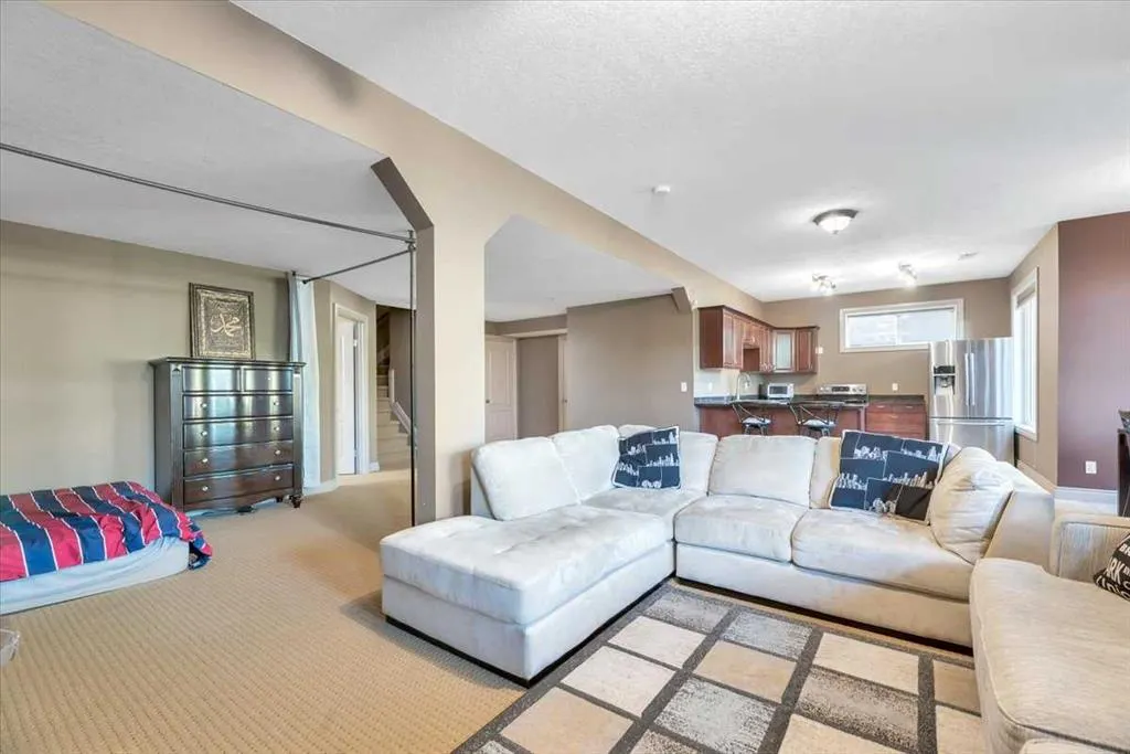 89 Springborough Boulevard SW