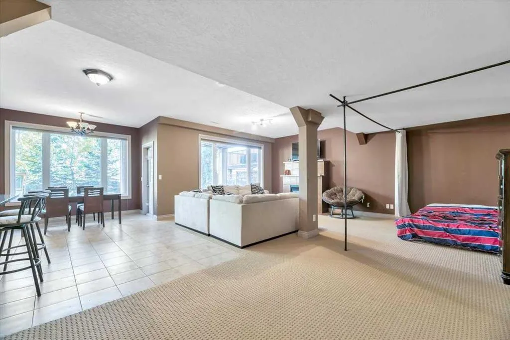 89 Springborough Boulevard SW