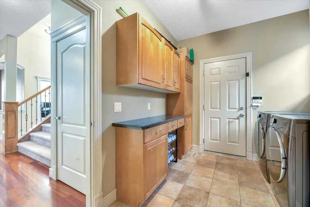 89 Springborough Boulevard SW