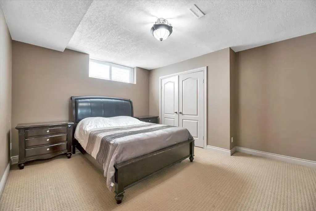 89 Springborough Boulevard SW