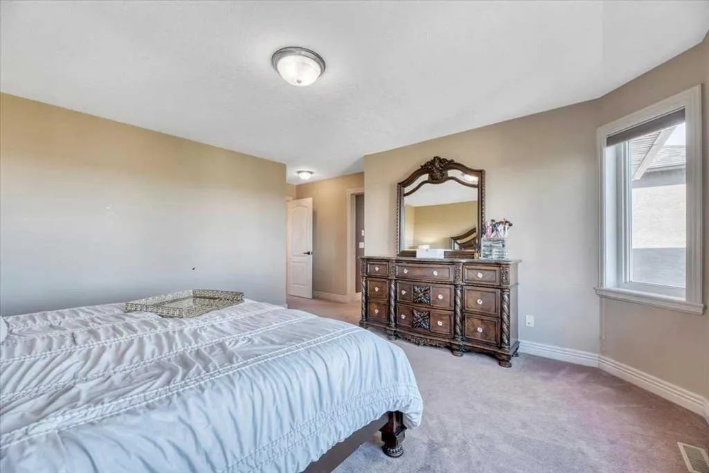 89 Springborough Boulevard SW