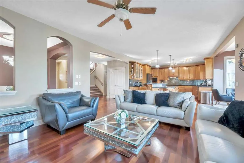 89 Springborough Boulevard SW