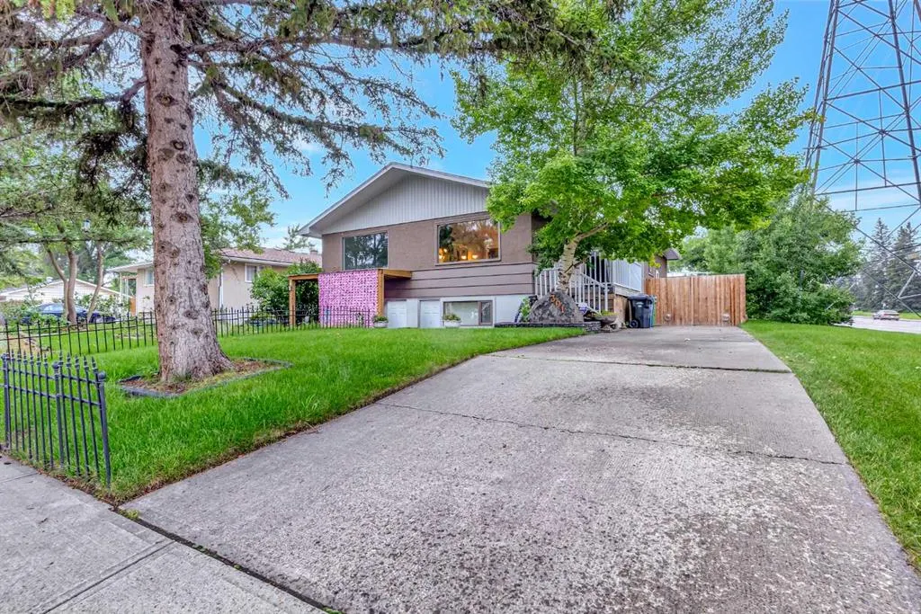 301 38 Street SW