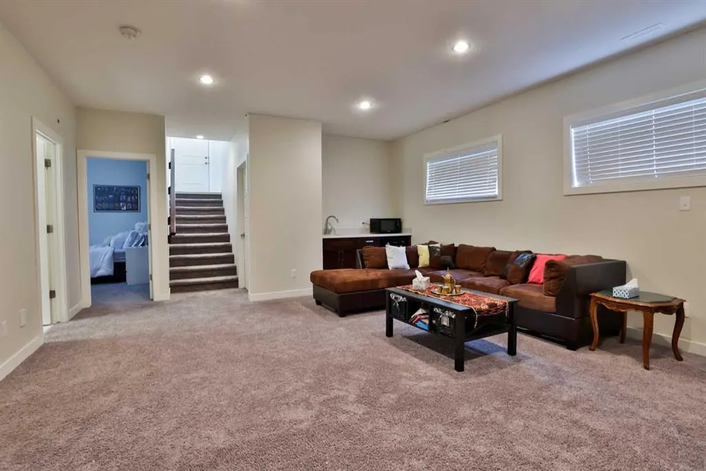 21 Riverford Close W