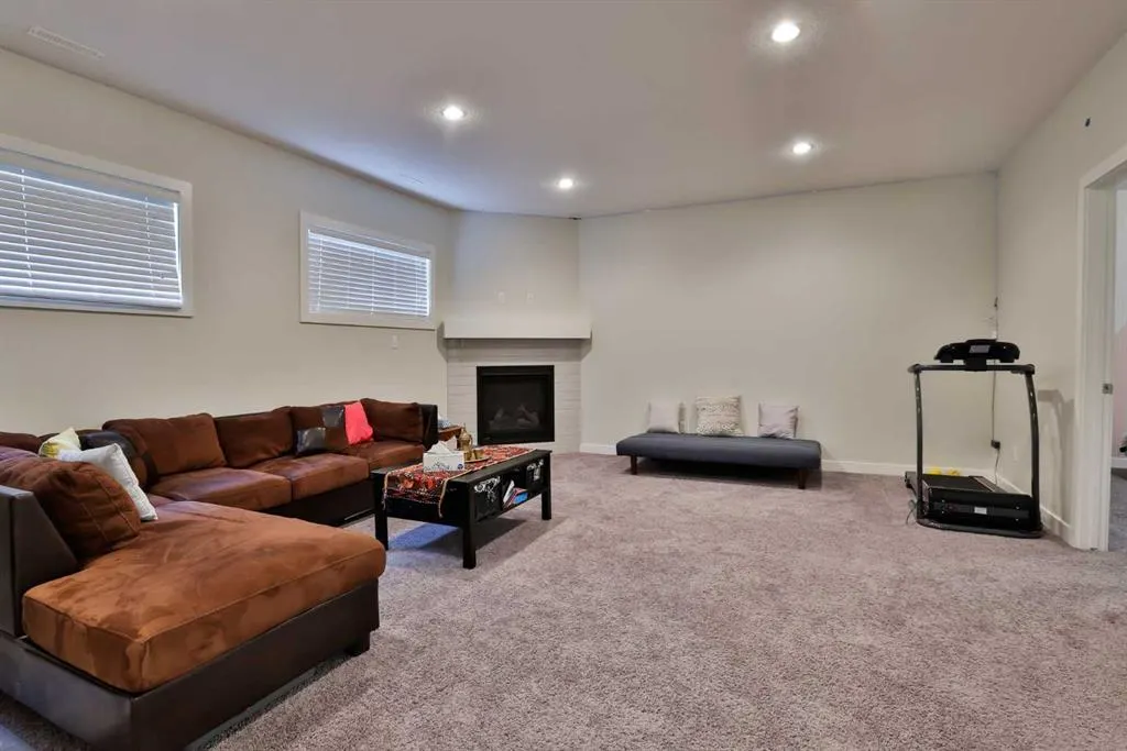 21 Riverford Close W