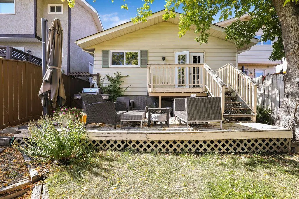 588 Strathcona Drive SW