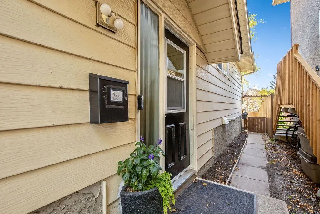 588 Strathcona Drive SW