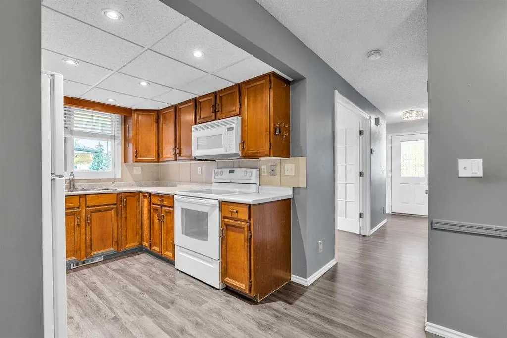 147 Scenic Way NW