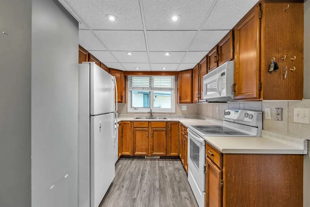 147 Scenic Way NW